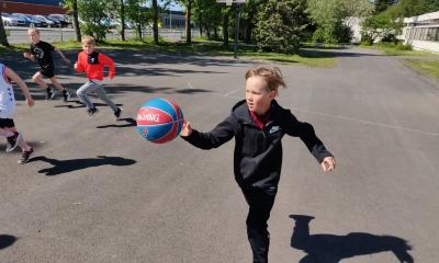 SELFOSS-KARFA heldur fjögur sumarnámskeið í körfuknattleik sumarið 2021. Námskeiðin eru fyrir öll börn sem fædd eru 2015-2010. Öll námskeið munu fara fram í íþróttahúsinu við Vallaskóla. 