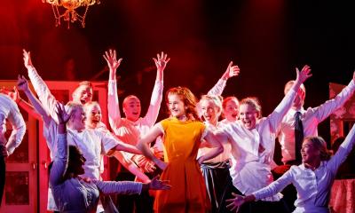 Listin að leika sér - leiklistarnámskeið við Ströndina.  Leikkonan og leikstjórinn Hera Fjord býður upp á í samvinnu við Ungmennafélag Eyrarbakka leiklistarnámskeið á Stað, Eyrarbakka í sumar.  