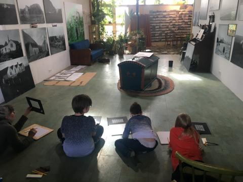 Myndlistanámskeið fyrir börn og unglinga í Íslenska bænum