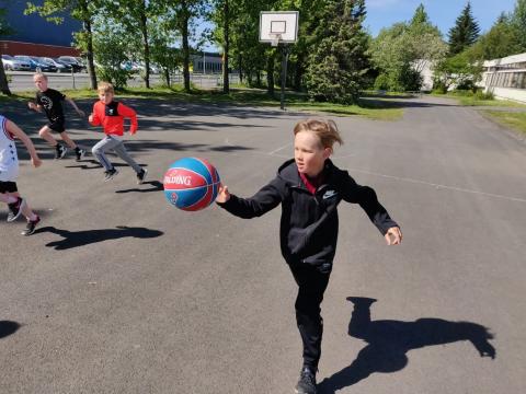 SELFOSS-KARFA heldur fjögur sumarnámskeið í körfuknattleik sumarið 2021. Námskeiðin eru fyrir öll börn sem fædd eru 2015-2010. Öll námskeið munu fara fram í íþróttahúsinu við Vallaskóla. 